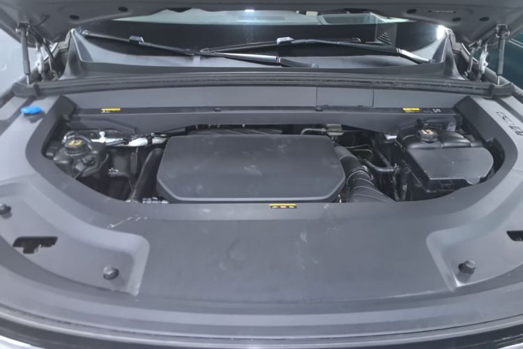 Used Li Auto L8 2023 Pro Model Engine Bay