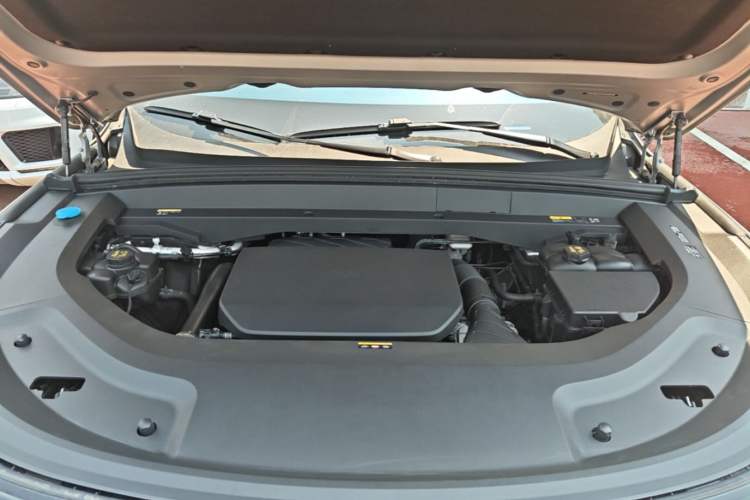 Used Li Auto L8 2023 Pro Model Engine Bay