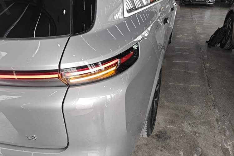Used Li Auto L8 2023 Pro Model Exterior 3
