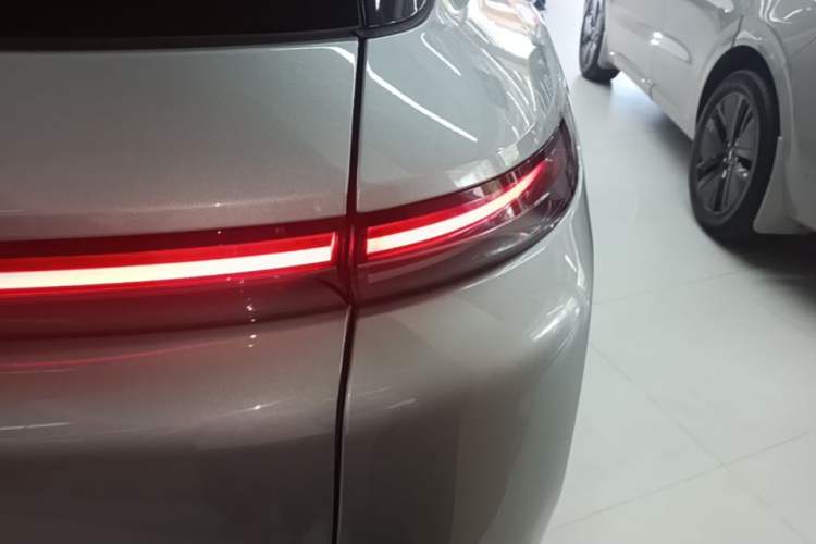 Used Li Auto L8 2023 Max model Exterior 3