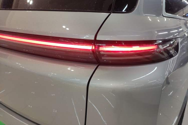 Used Li Auto L8 2023 Air model Exterior 3