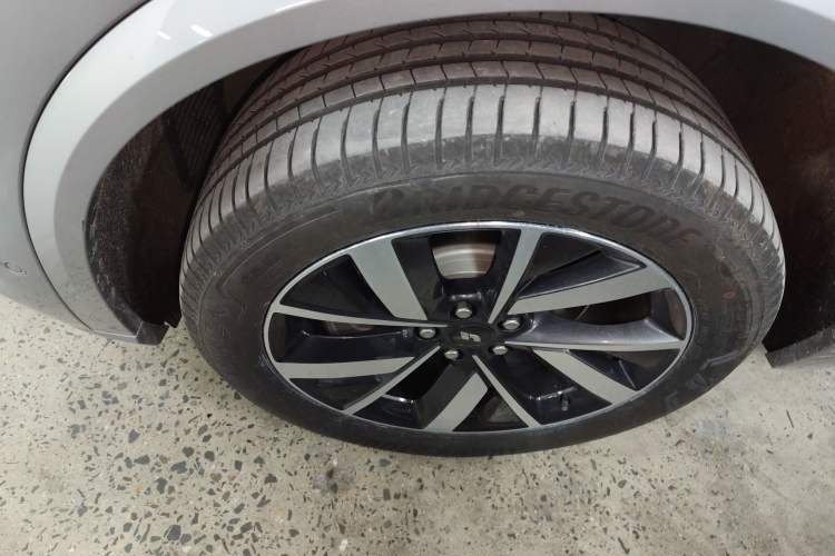 Used Li Auto L8 2023 Pro Model Exterior 4