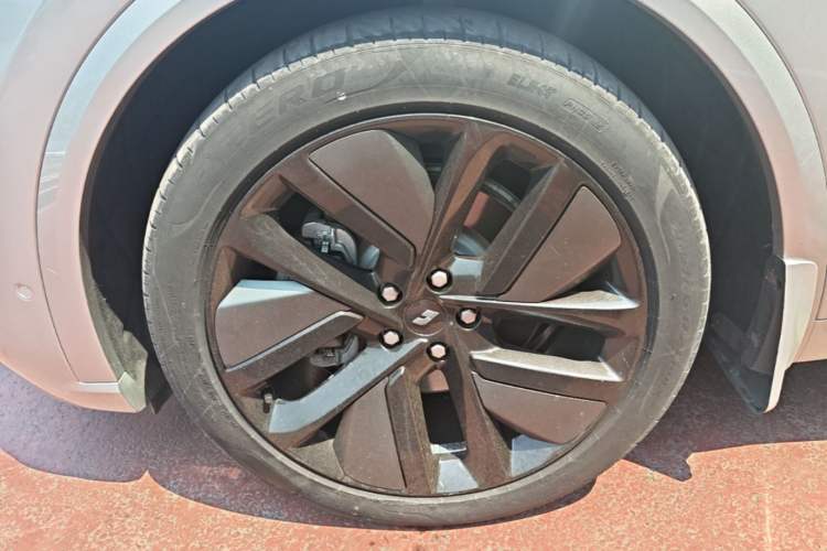 Used Li Auto L8 2023 Pro Model Exterior 4