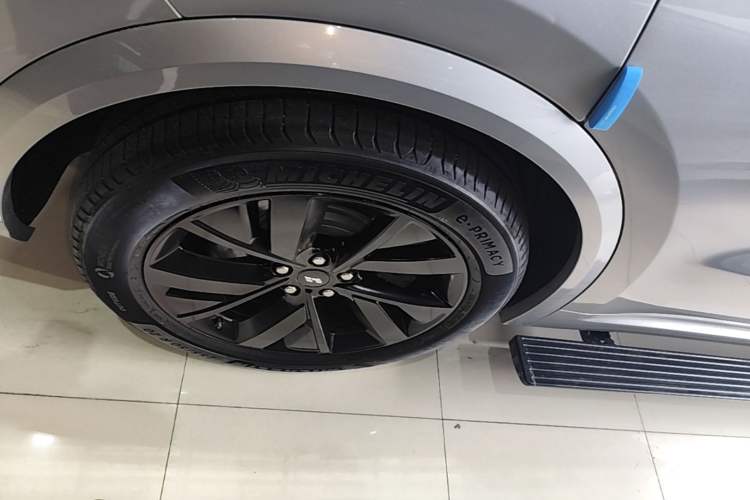 Used Li Auto L8 2023 Pro Model Exterior 5