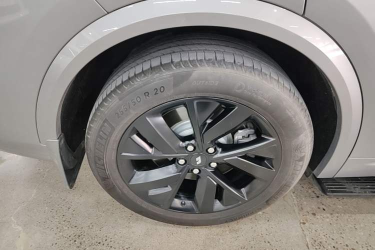 Used Li Auto L8 2023 Pro Model Exterior 5