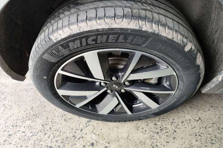 Used Li Auto L8 2023 Pro Model Exterior 5