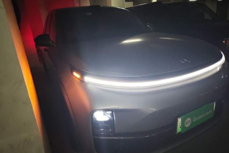 Used Li Auto L8 2023 Max model Front Right 45 Deg