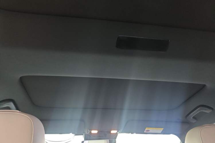 Used Li Auto L8 2023 Pro Model Headliner