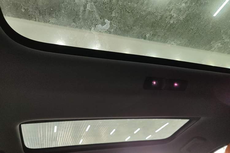 Used Li Auto L8 2023 Pro Model Headliner