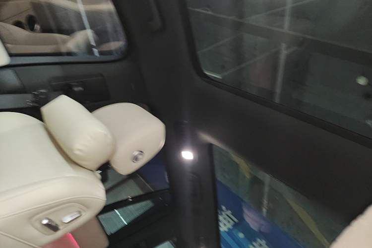 Used Li Auto L8 2023 Pro Model Headliner