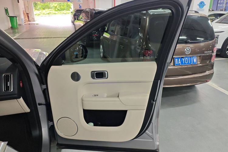 Used Li Auto L8 2023 Pro Model Interior 1