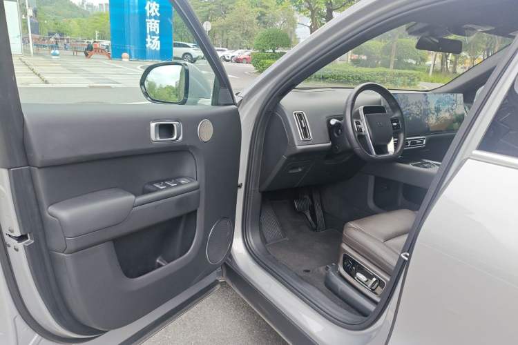 Used Li Auto L8 2023 Pro Model Interior 3