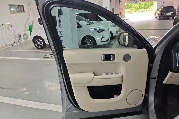 Used Li Auto L8 2023 Pro Model Interior 4