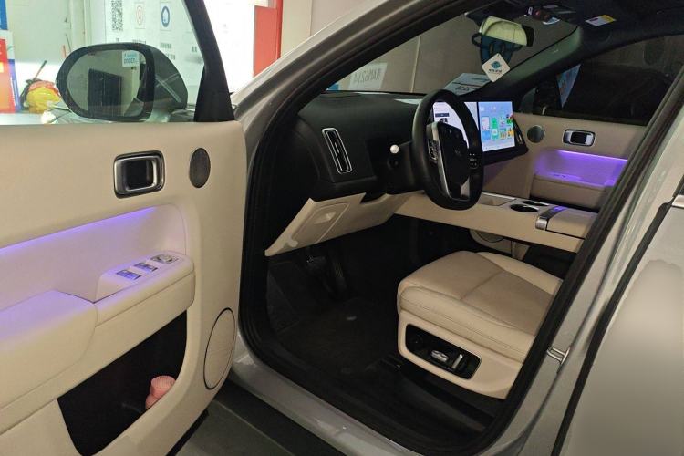 Used Li Auto L8 2023 Pro Model Interior 5