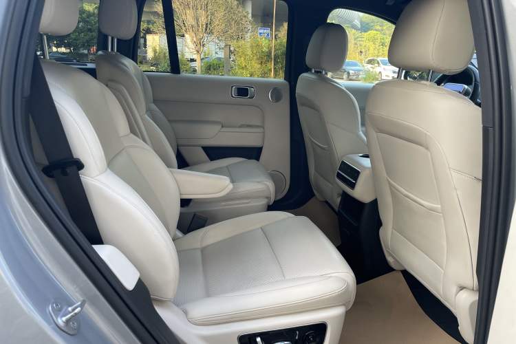 Used Li Auto L8 2023 Max model Interior 5