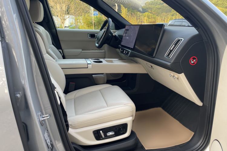 Used Li Auto L8 2023 Max model Interior 8