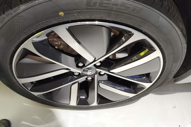 Used Li Auto L8 2023 Pro Model Left Front Wheel Hub