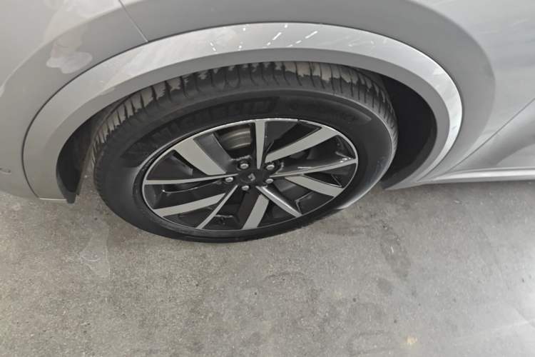Used Li Auto L8 2023 Pro Model Left Front Wheel Hub