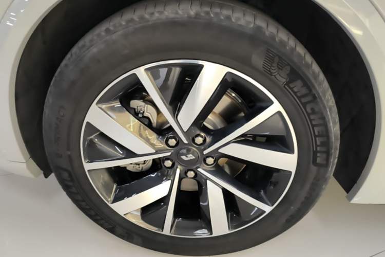 Used Li Auto L8 2023 Pro Model Left Front Wheel Hub