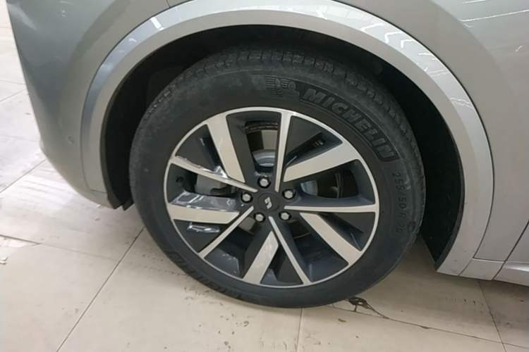 Used Li Auto L8 2023 Pro Model Left Front Wheel Hub