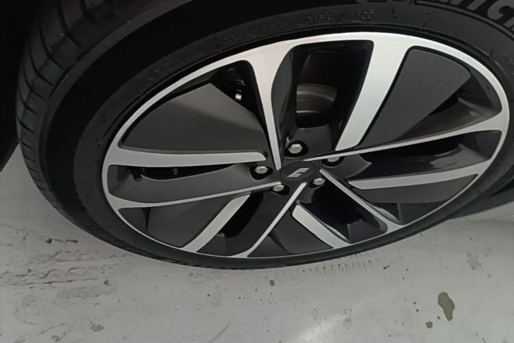 Used Li Auto L8 2023 Pro Model Left Front Wheel Hub