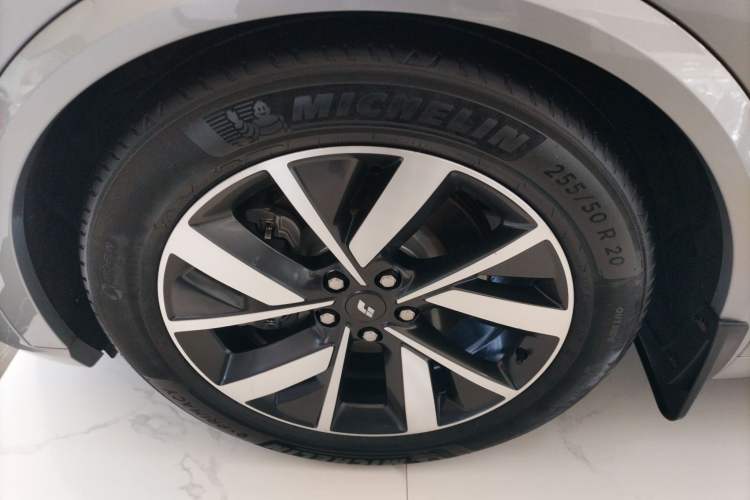 Used Li Auto L8 2023 Pro Model Left Front Wheel Hub