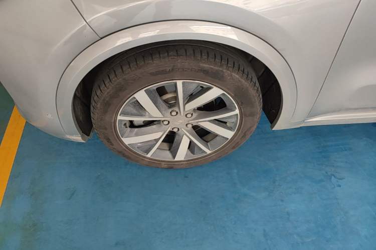 Used Li Auto L8 2023 Air model Left Front Wheel Hub