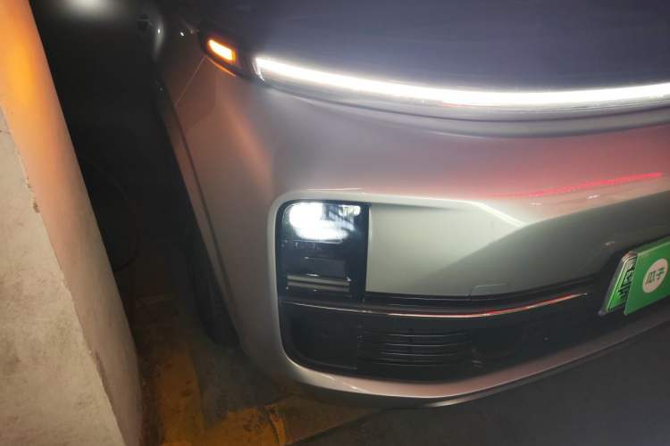 Used Li Auto L8 2023 Max model Right Front Headlight