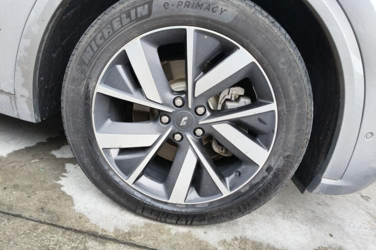 Used Li Auto L8 2023 Pro Model Right Front Wheel Hub