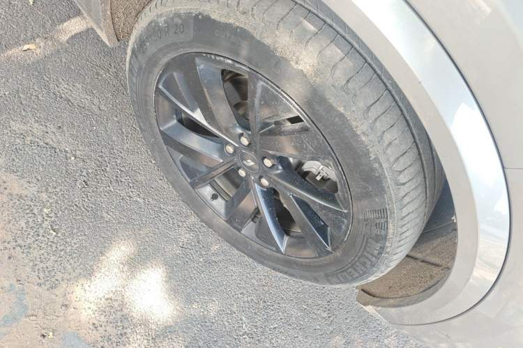 Used Li Auto L8 2023 Air model Right Front Wheel Hub