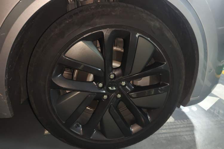 Used Li Auto L8 2023 Pro Model Right Front Wheel Hub