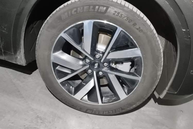 Used Li Auto L8 2023 Pro Model Right Front Wheel Hub