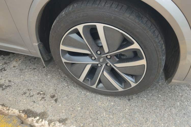 Used Li Auto L8 2023 Max model Right Front Wheel Hub