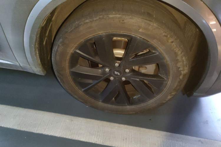 Used Li Auto L8 2023 Pro Model Right Front Wheel Hub