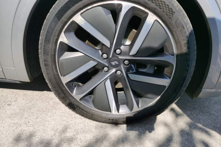 Used Li Auto L8 2023 Max model Right Front Wheel Hub