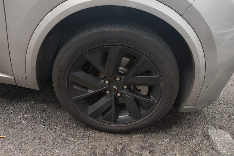 Used Li Auto L8 2023 Pro Model Right Front Wheel Hub