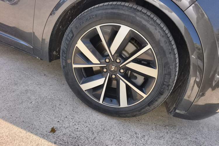 Used Li Auto L8 2023 Pro Model Right Front Wheel Hub