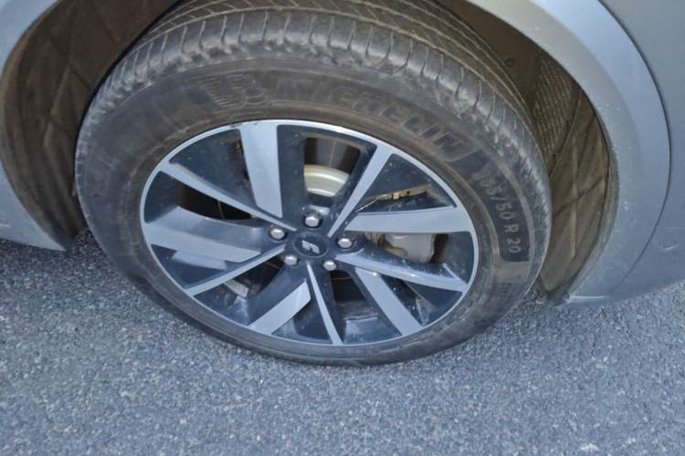 Used Li Auto L8 2023 Air model Right Front Wheel Hub