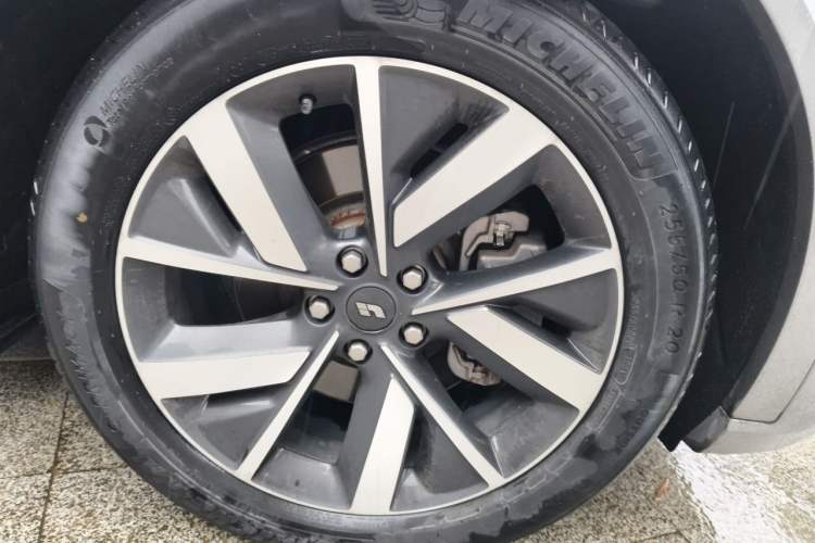 Used Li Auto L8 2023 Max model Right Front Wheel Hub