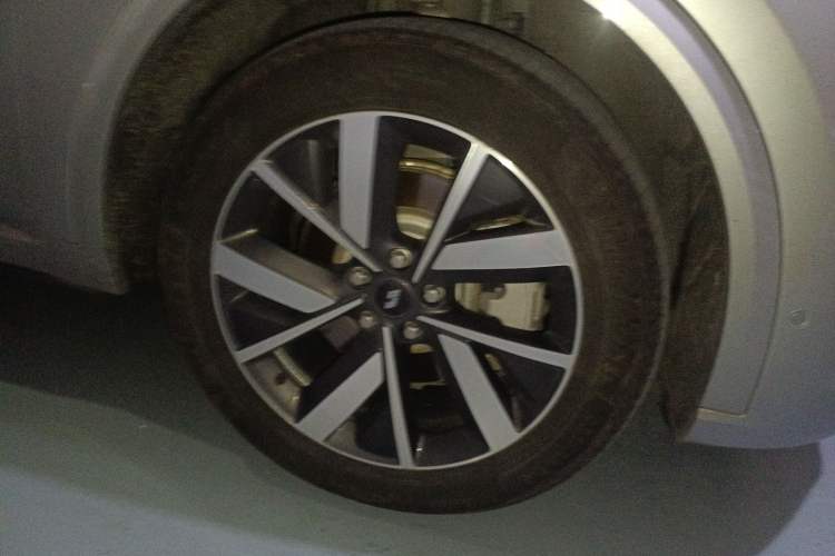 Used Li Auto L8 2023 Pro Model Right Front Wheel Hub