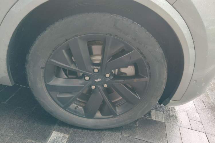 Used Li Auto L8 2023 Pro Model Right Front Wheel Hub