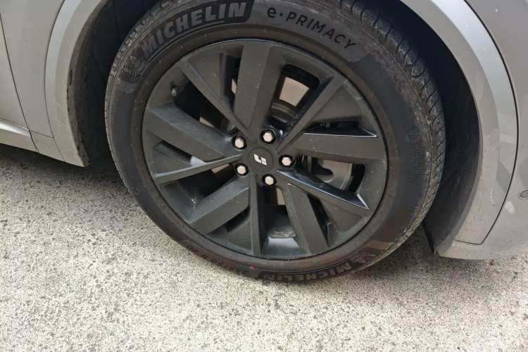 Used Li Auto L8 2023 Pro Model Right Front Wheel Hub