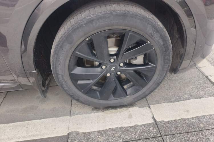 Used Li Auto L8 2023 Pro Model Right Front Wheel Hub