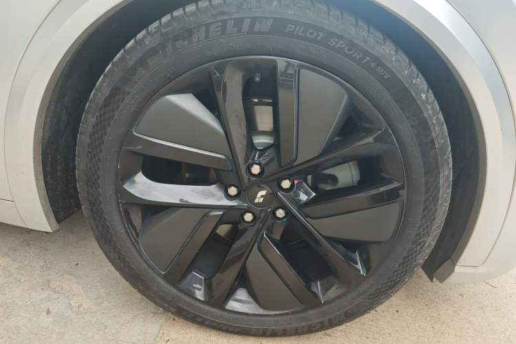 Used Li Auto L8 2023 Pro Model Right Front Wheel Hub