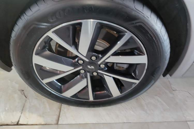 Used Li Auto L8 2023 Pro Model Right Rear Wheel Hub