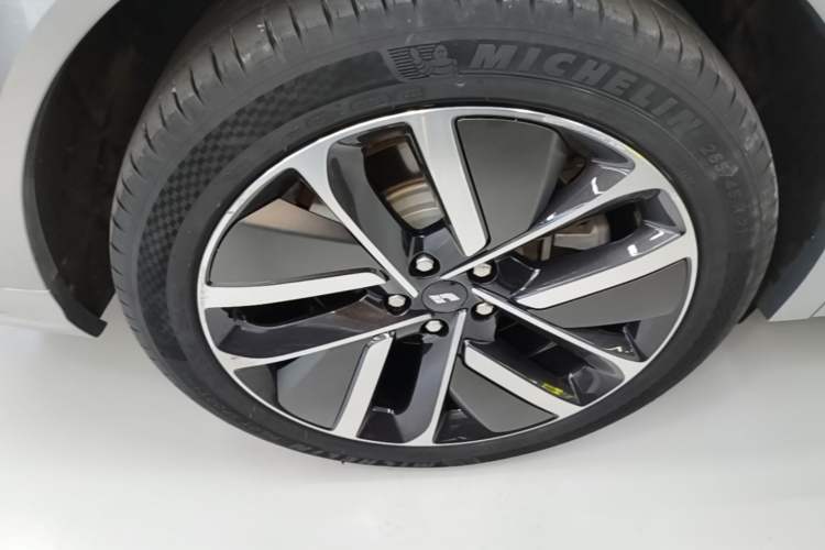 Used Li Auto L8 2023 Pro Model Right Rear Wheel Hub