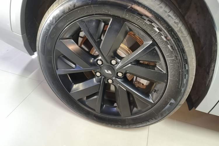 Used Li Auto L8 2023 Air model Right Rear Wheel Hub