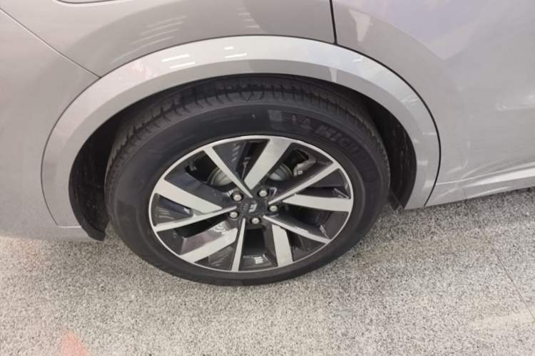 Used Li Auto L8 2023 Pro Model Right Rear Wheel Hub
