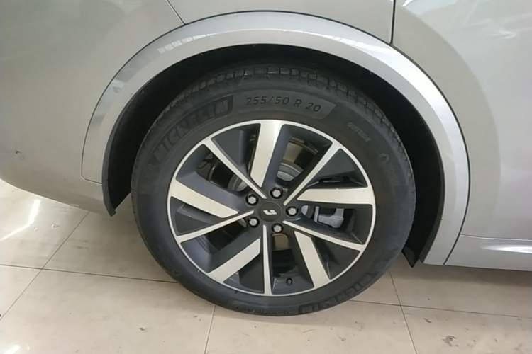 Used Li Auto L8 2023 Pro Model Right Rear Wheel Hub