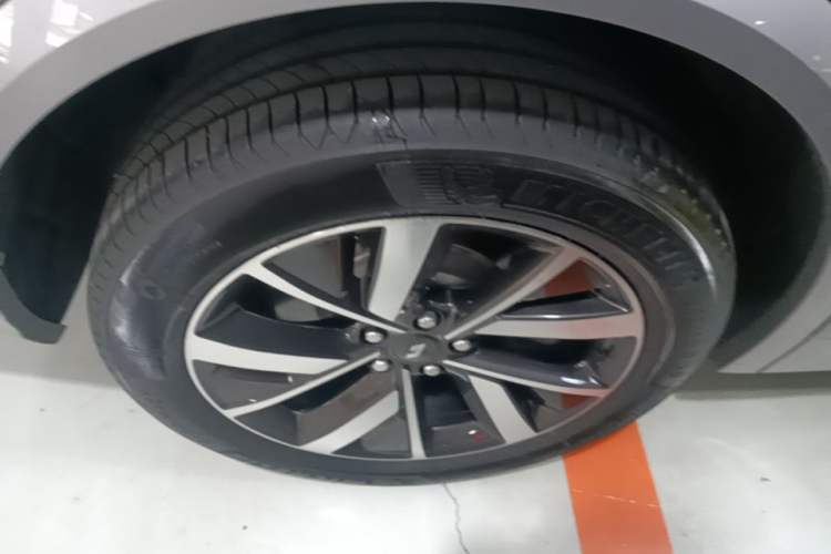 Used Li Auto L8 2023 Air model Right Rear Wheel Hub